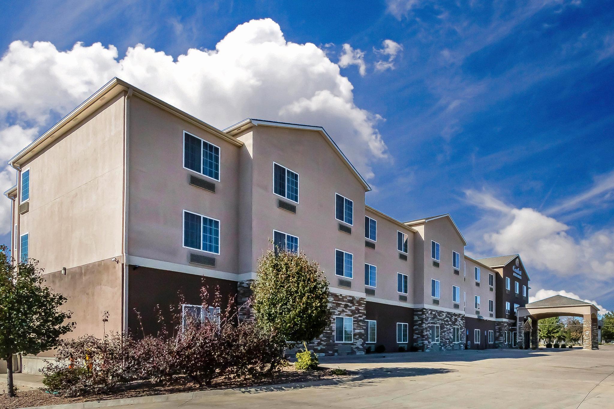 Comfort Inn & Suites Near Bethel College Newton Exterior foto