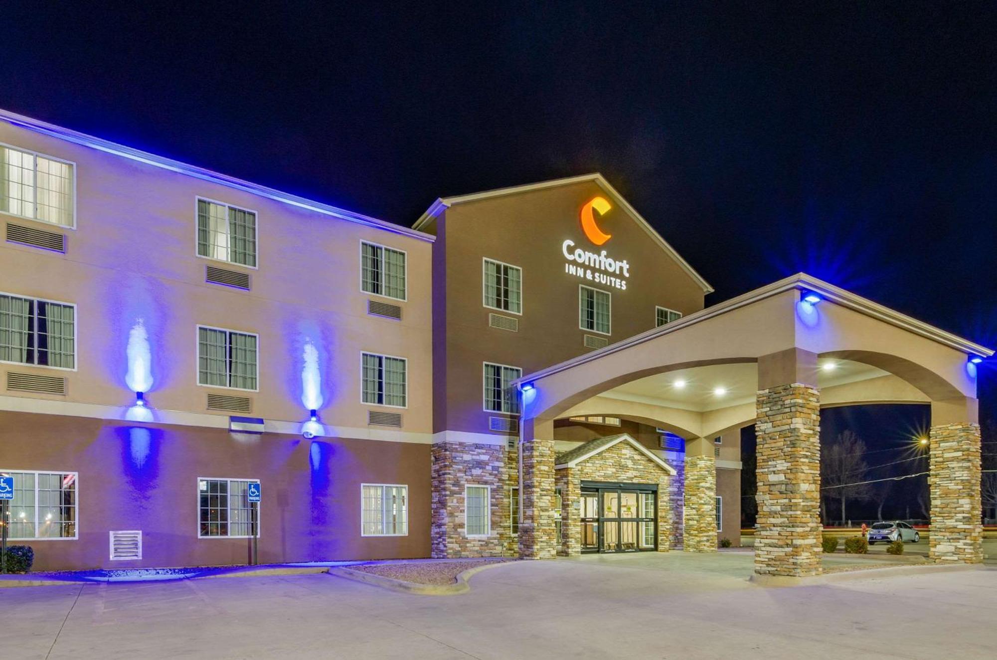 Comfort Inn & Suites Near Bethel College Newton Exterior foto