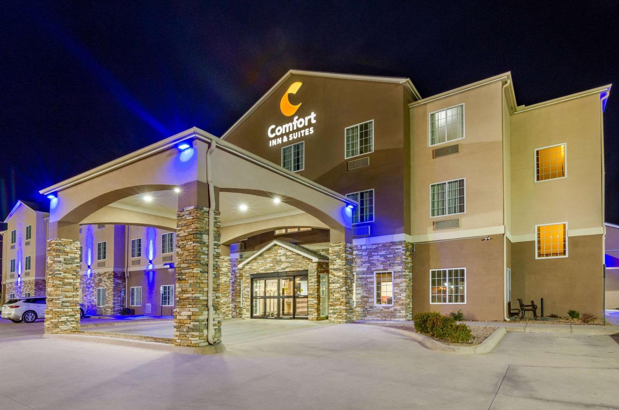 Comfort Inn & Suites Near Bethel College Newton Exterior foto
