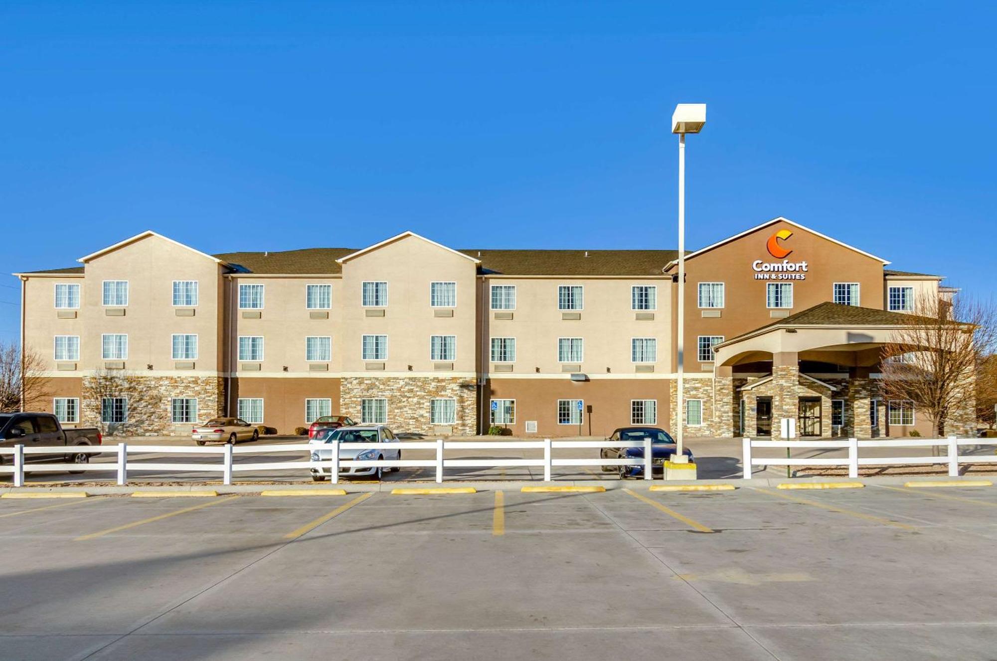Comfort Inn & Suites Near Bethel College Newton Exterior foto